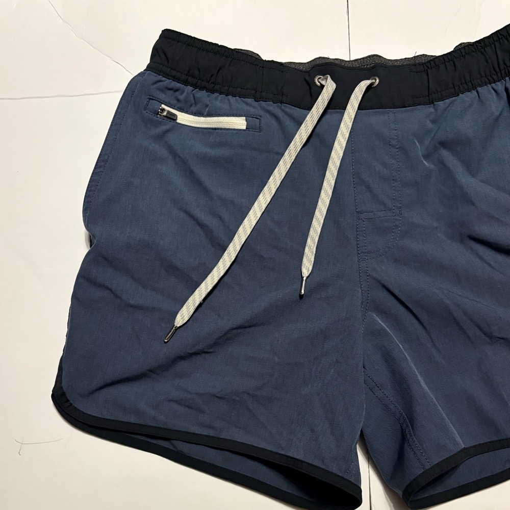 Men’s Vuori Banks Shorts - Picture 3 of 6